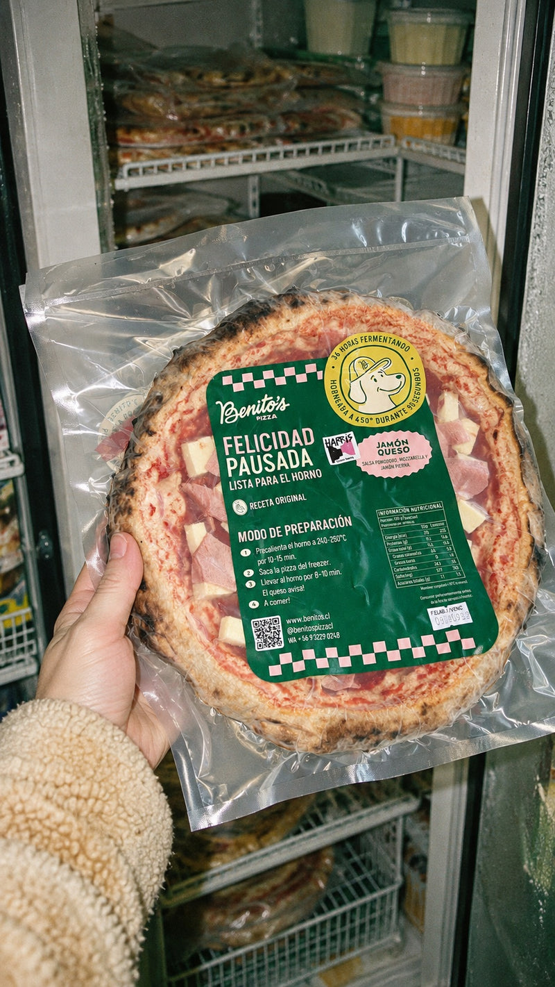 Pizza Benito's Felicidad Pausada en su empaque, frente al freezer